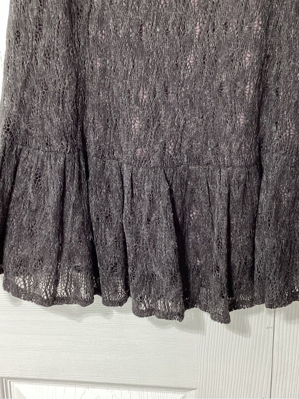 Free People Charcoal Gray Knit Skirt Lace Design Purple Ribbon Belt Detail S/P - Picture 7 of 12